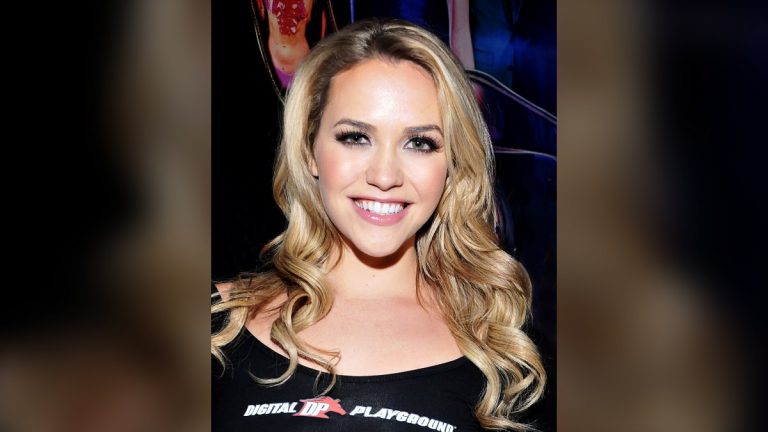 Mia Malkova, creator OnlyFans ed ex attrice premiata agli AVN Awards